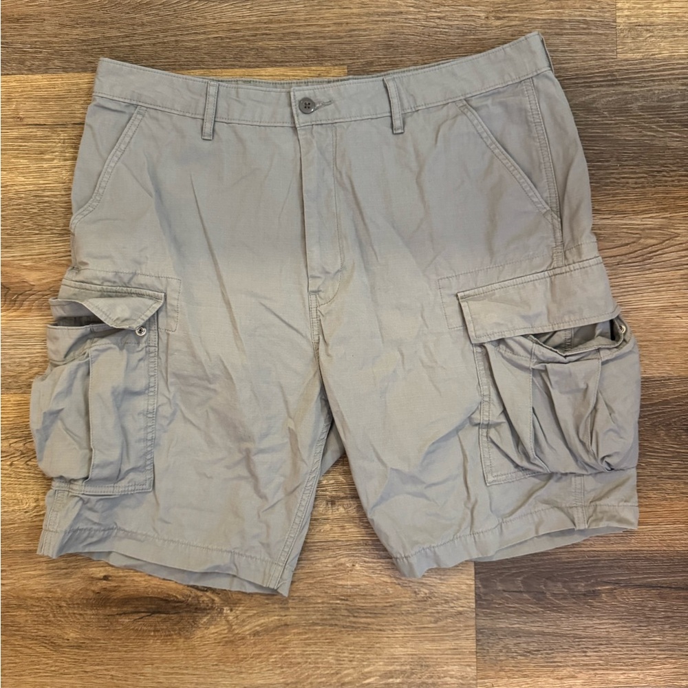 Levi's Men's Grey Cargo Shorts Size 38 - Picture 1 of 8